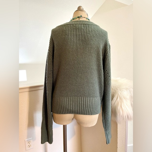 NWT L Sage Green Cable Knit V Neck Lace Up Sweater - Picture 6 of 9